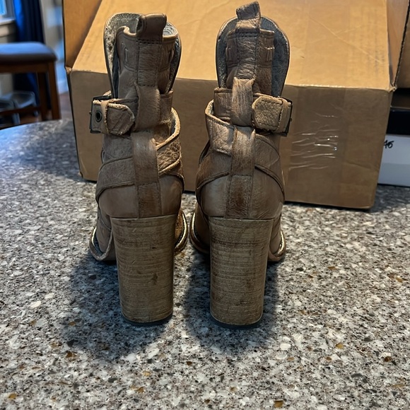 Free people high heel, leather booties. - Picture 4 of 7